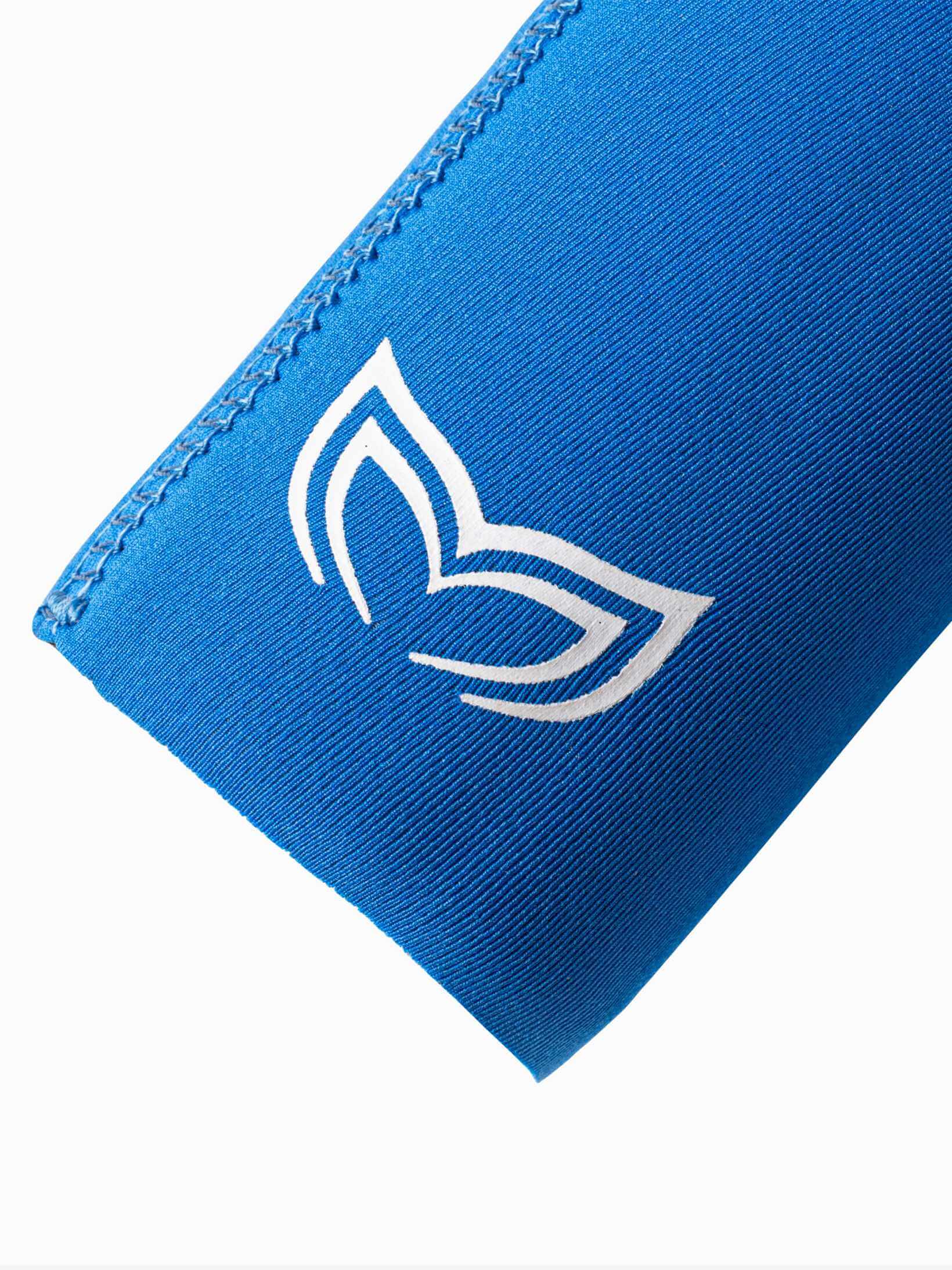 Molchanovs logo in white on the wrist of the blue womens 4mm double lined wetsuit.