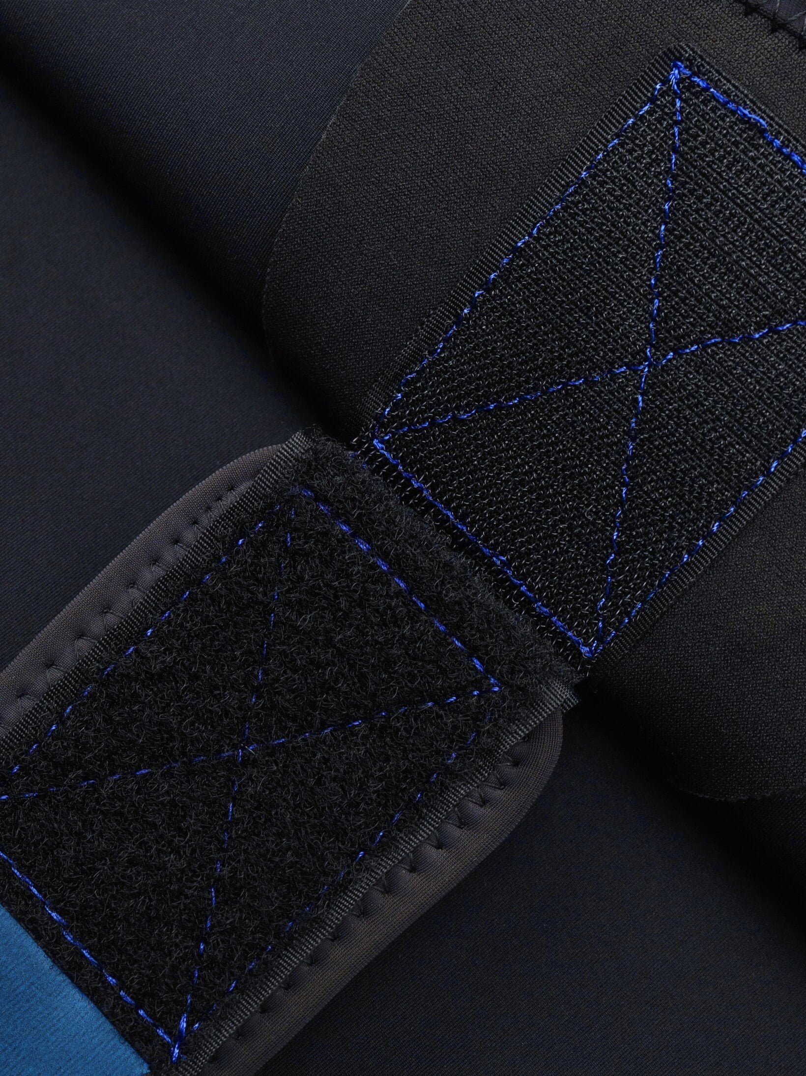 High quality velcro closure helps seal this high performance 1.5mm womens wetsuit